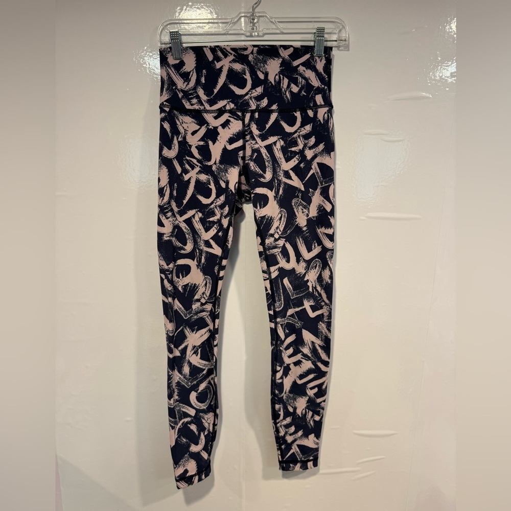 Purple and‎ blue Lululemon patterned wunder under leggings